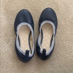 Girl’s ballet flats